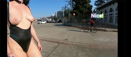 ShyGothExhib star nude img