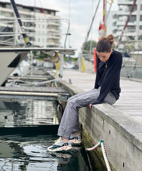 NoraExplorer sexy model images