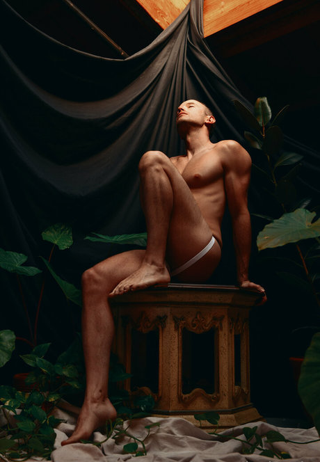 peaksandcheeks2 pornographic model photo