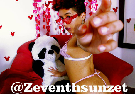 zeventhsunzet pretty actress pic