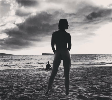 ginwoodsx naked star pictures