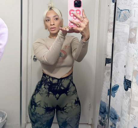 curvy kitty onlyfans top picture