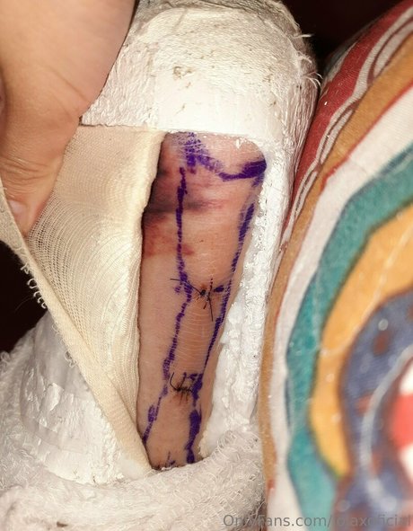 lolaxoficial xxx model image