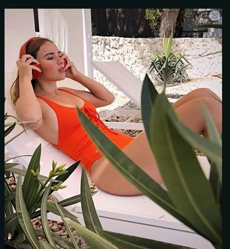 Puckmoonen model porn gallery