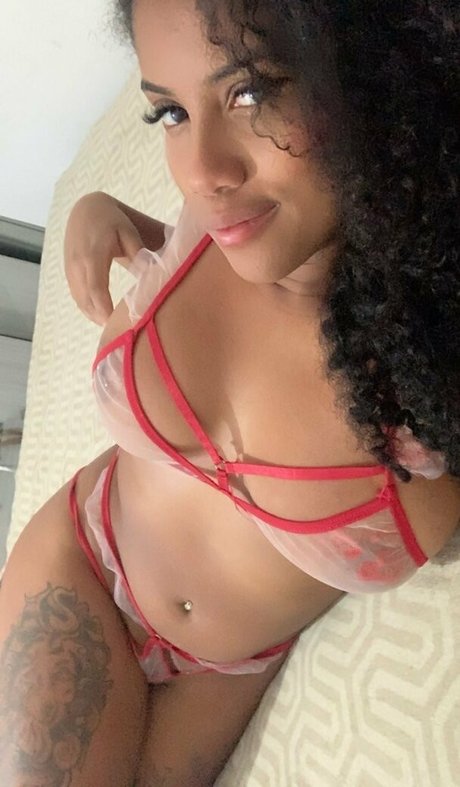 Thayzinhaxxx erotic actress photos