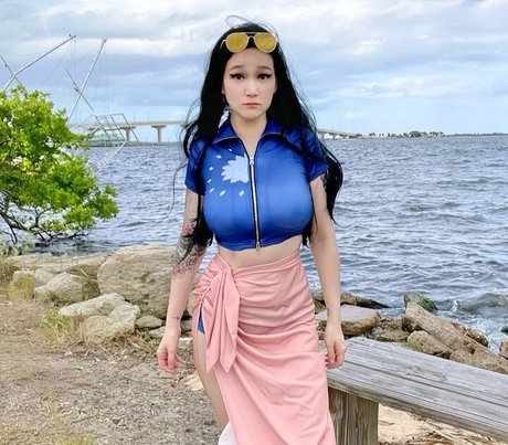 yuricosplayer pretty actress pic