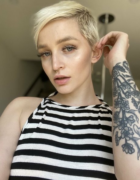 samanthaknoxxx art star picture