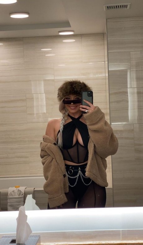 PeachsnBean pornstar art pictures