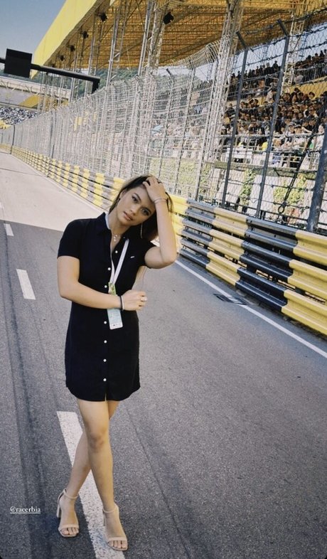 Bianca Bustamante model pretty pic