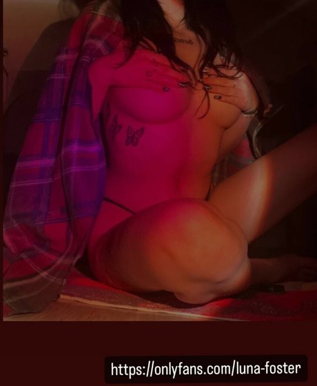 Luna Foster porn model pic