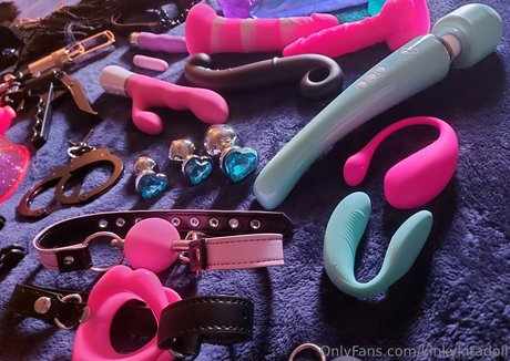 kinkykitadoll model porn pic