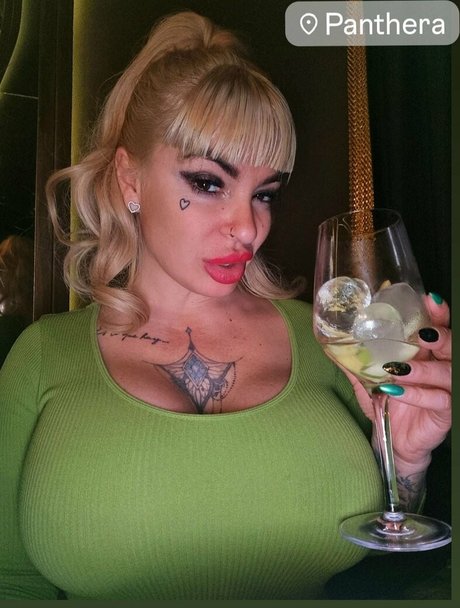 Amanda X xxx model images