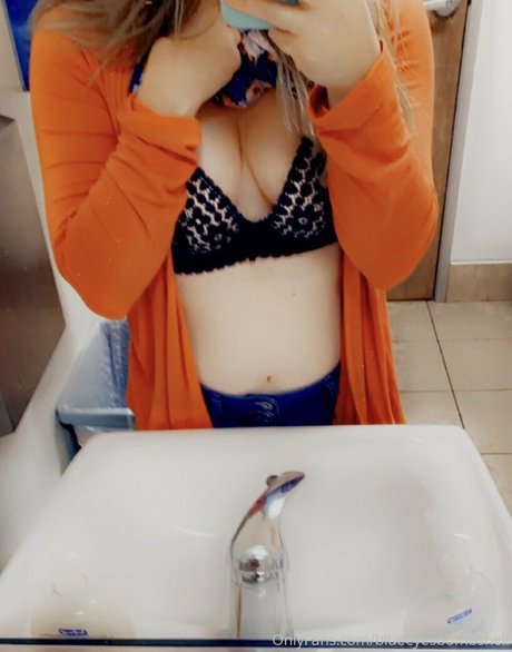 blueeyesbombshell model porn image