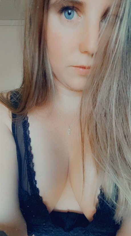 blueeyesbombshell pornstar nude picture