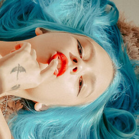 Ververa Horns model sexy pics