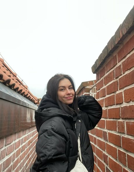 amelia holmes star nude photos