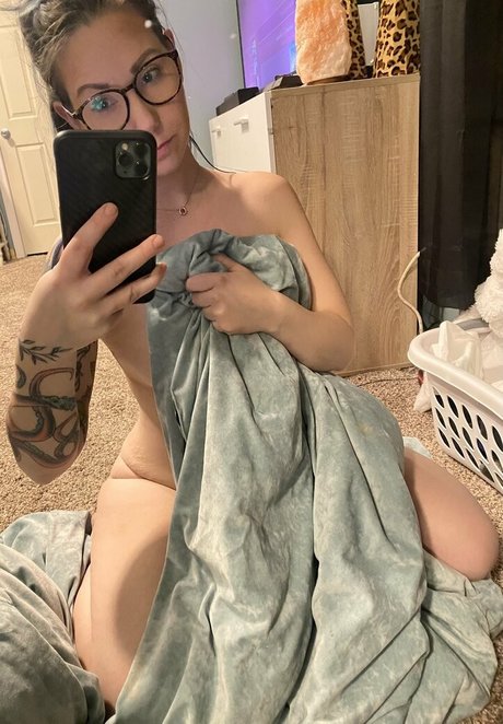 prettypetty1 star nude pic