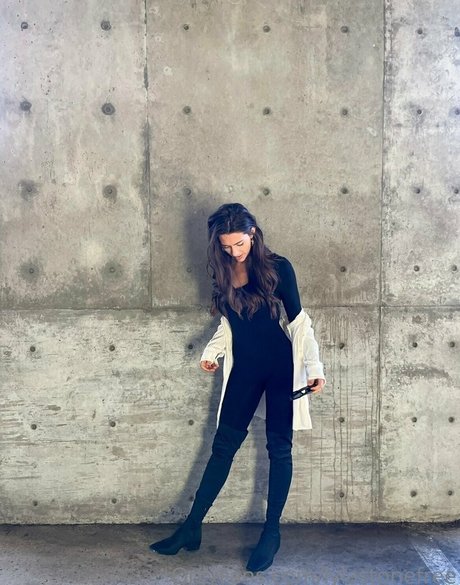 lylastonefree erotic model pics