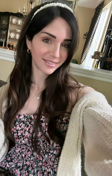 Sarah Hills naked star gallery