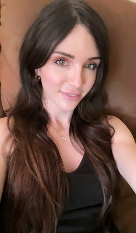 Sarah Hills nude pornstar photo