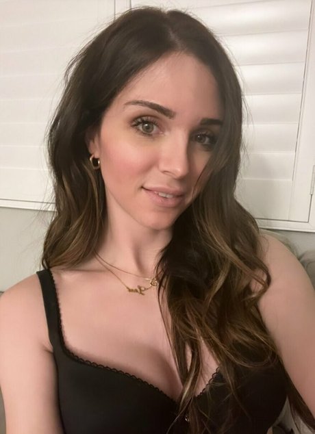 Sarah Hills free pornstar pics