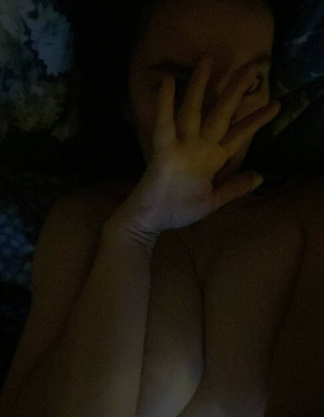 Mamaogra model nudes photos