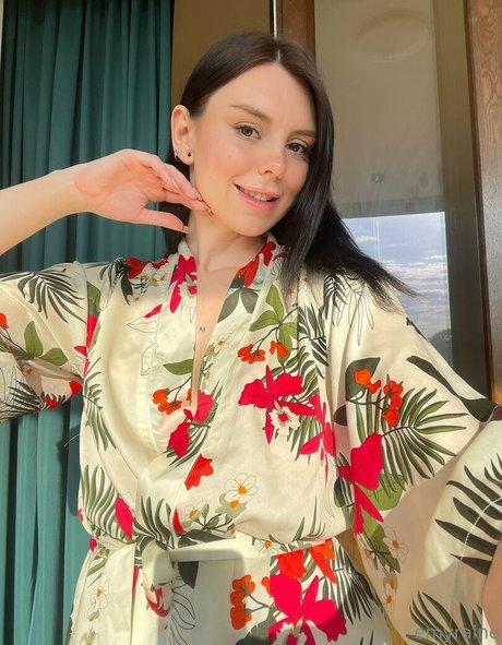 emyraine perfect pornstar gallery