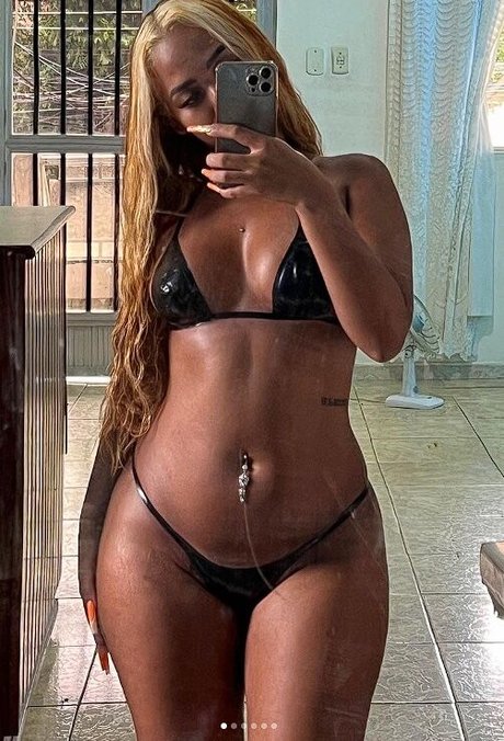 Anna Nolatto nice model pic