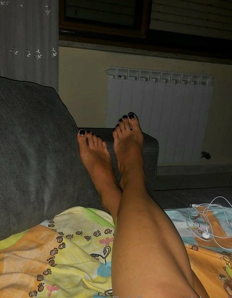 clomaj model nude picture