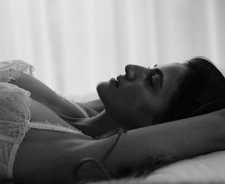 Rona Lee Shimon model beautiful pics