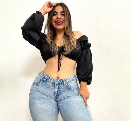 Thaily Delgado model pornographic photos