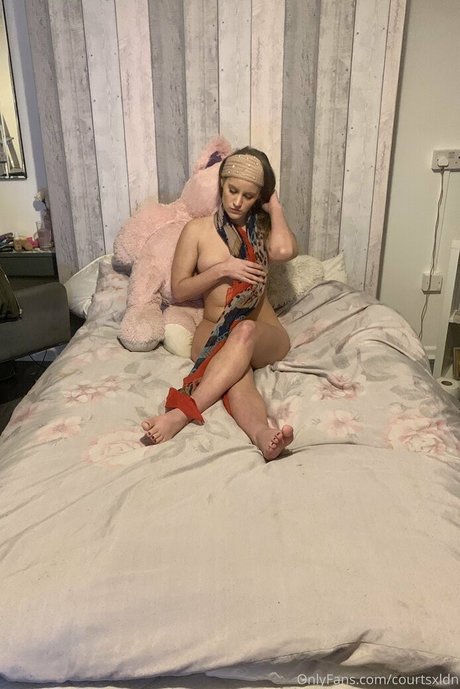 courtsxldn nude star photos