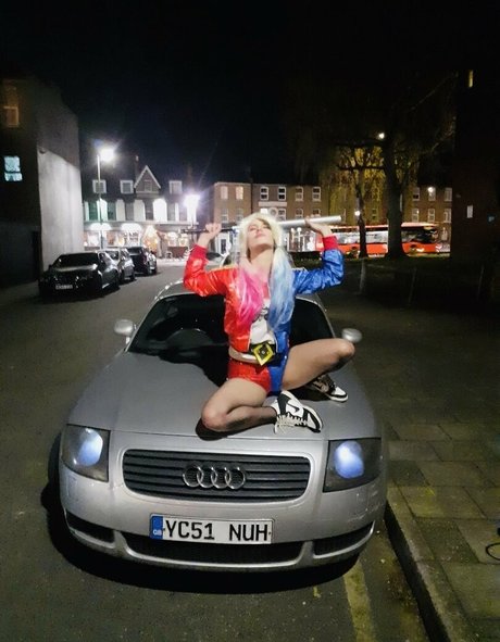 courtsxldn pretty model pics