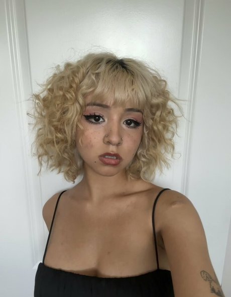 Ilselovesyou naked model photo