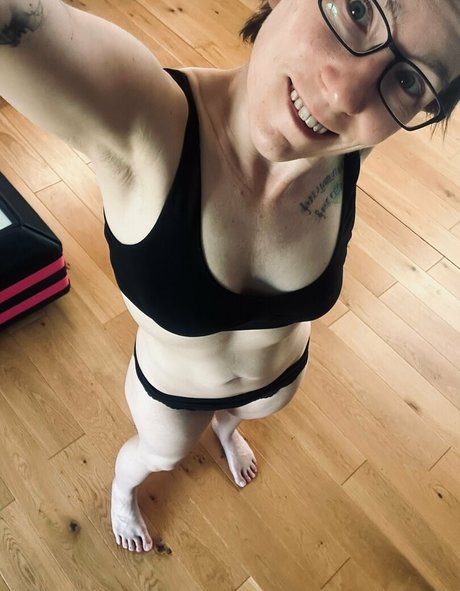 starkandkinky model sex picture