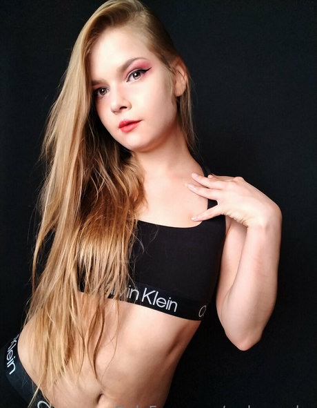 blonde shemale onlyfans free nude photos