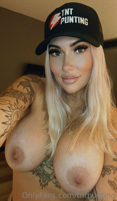 carlyelectriclive art star pic