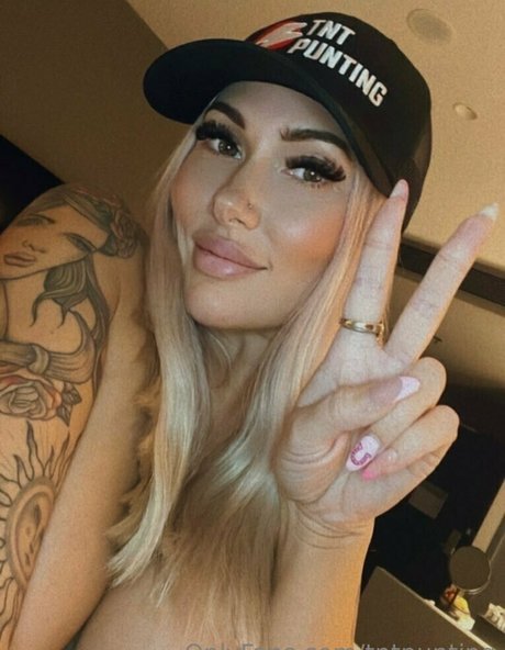 carlyelectriclive star xxx galleries