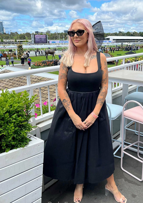 carlyelectriclive free actress pics