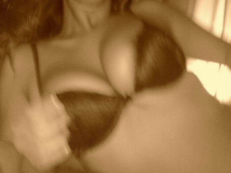 sweet noemi elena nude pornstar picture