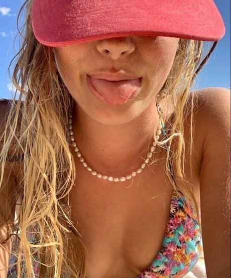 Lia Noya adult model images