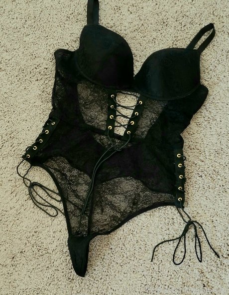 dumbxxtch model art picture