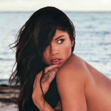 Model Mayhem star nude pic