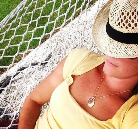 Courtnee Draper model free pictures