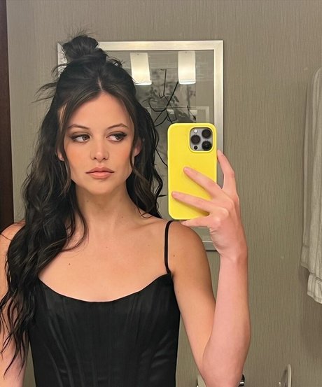 Sara Waisglass pretty model img