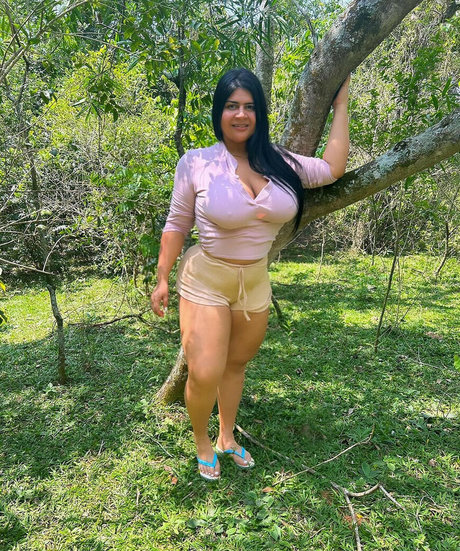 Guada Gamarra erotic model image