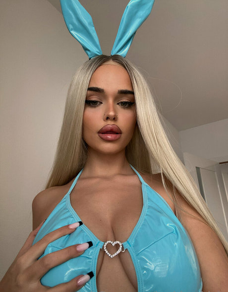 barbiefantasylucy top star photos