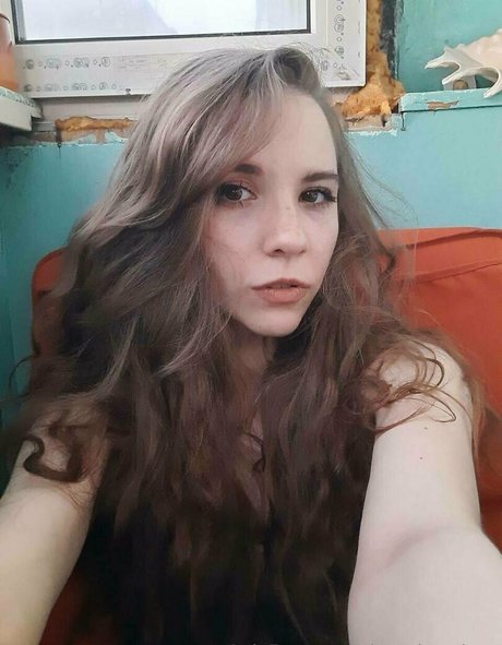 charming dora erotic actress pic