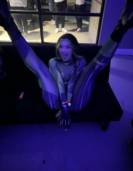 Savvy Sav model beautiful pic