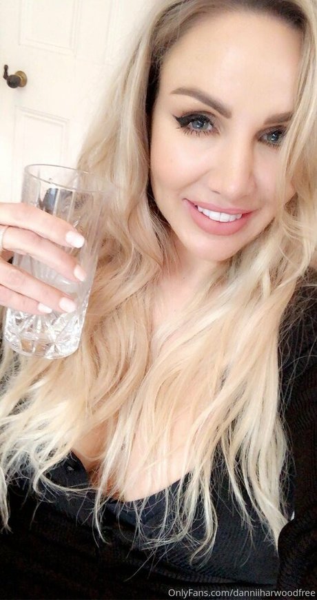 missdanniiharwood nude model gallery